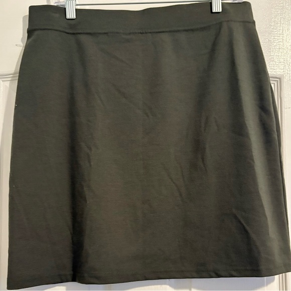 NWOT NY & Company Olive Green Mini Skirt - Picture 2 of 3